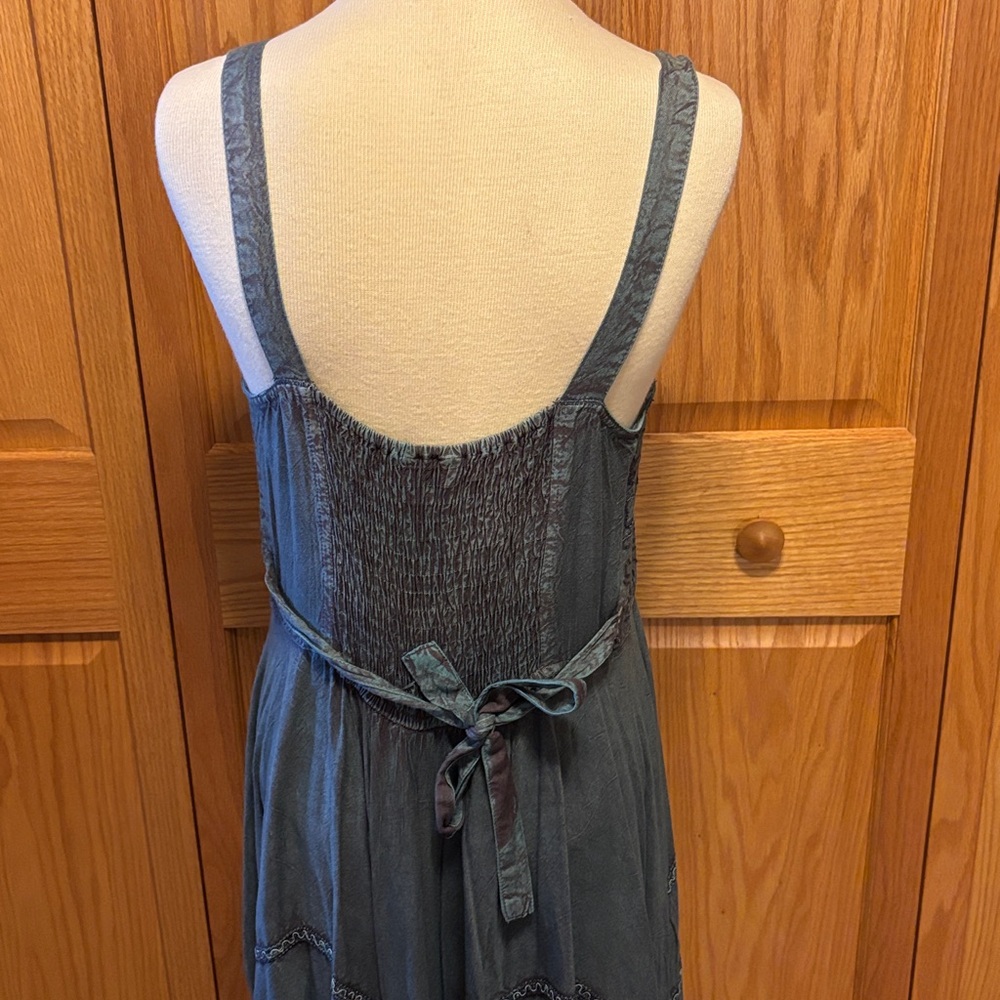 Sleeveless Blue Maxi Dress with Lace Bodice - Picture 4 of 8